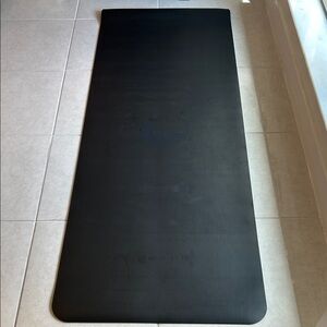 Black Yoga Mat